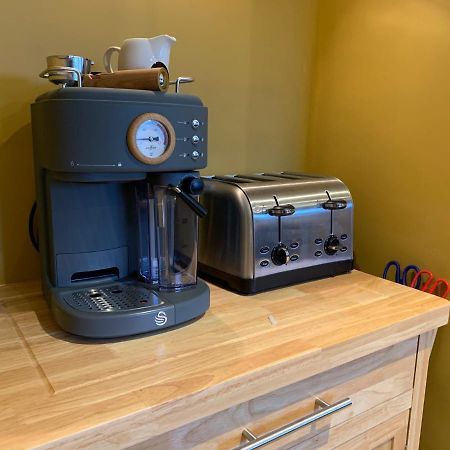 Min-Y-Fford Sleeps 6 Plus Pet Newport  Eksteriør billede