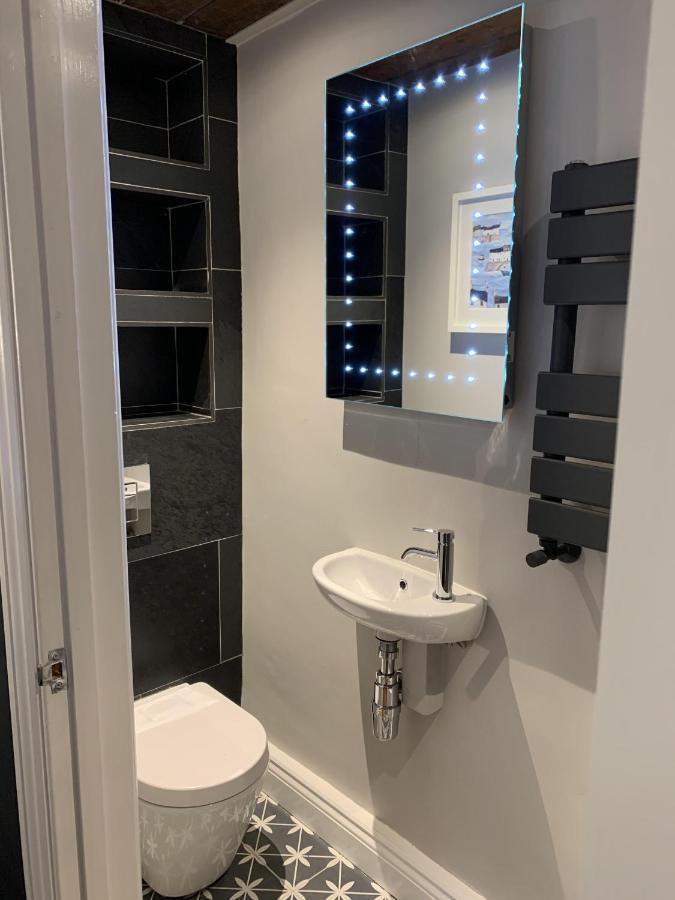 Min-Y-Fford Sleeps 6 Plus Pet Newport  Eksteriør billede