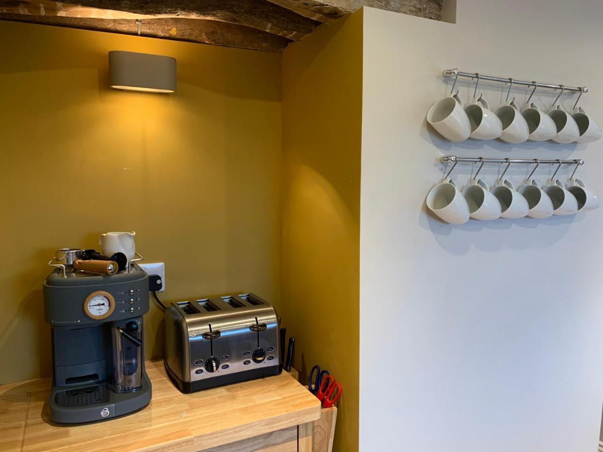 Min-Y-Fford Sleeps 6 Plus Pet Newport  Eksteriør billede