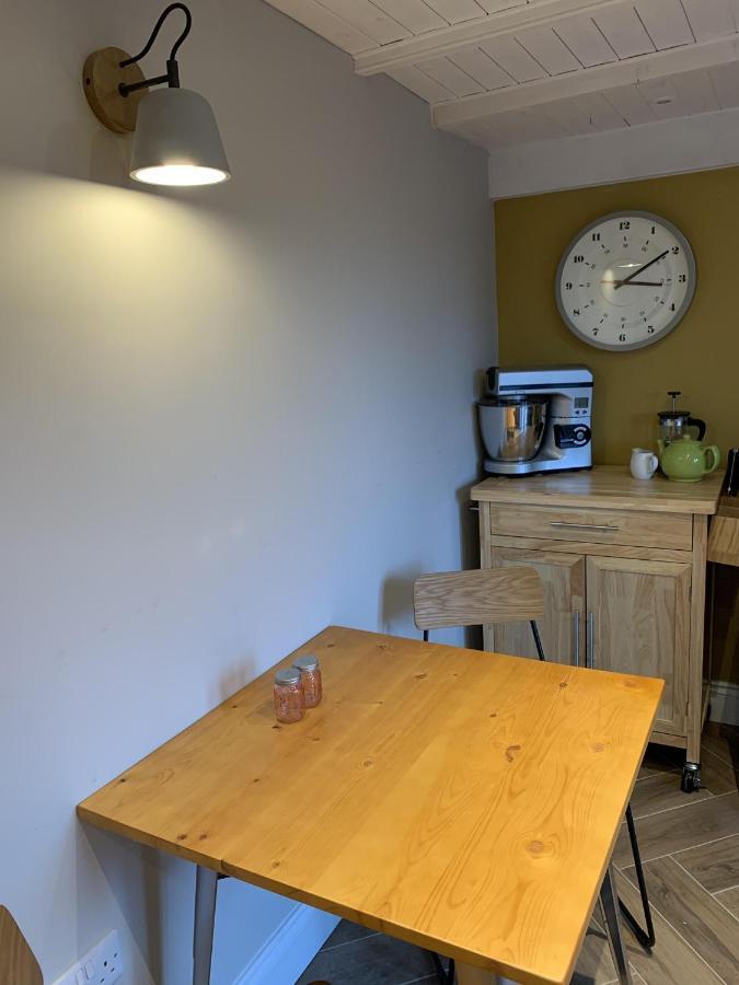 Min-Y-Fford Sleeps 6 Plus Pet Newport  Eksteriør billede