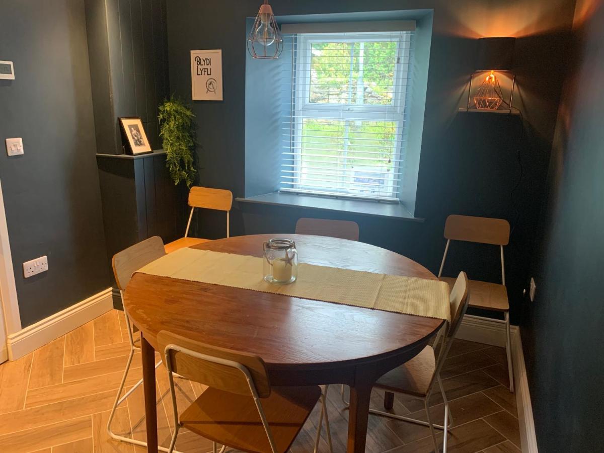 Min-Y-Fford Sleeps 6 Plus Pet Newport  Eksteriør billede