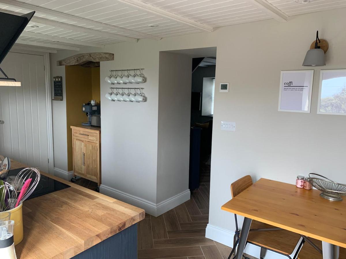 Min-Y-Fford Sleeps 6 Plus Pet Newport  Eksteriør billede