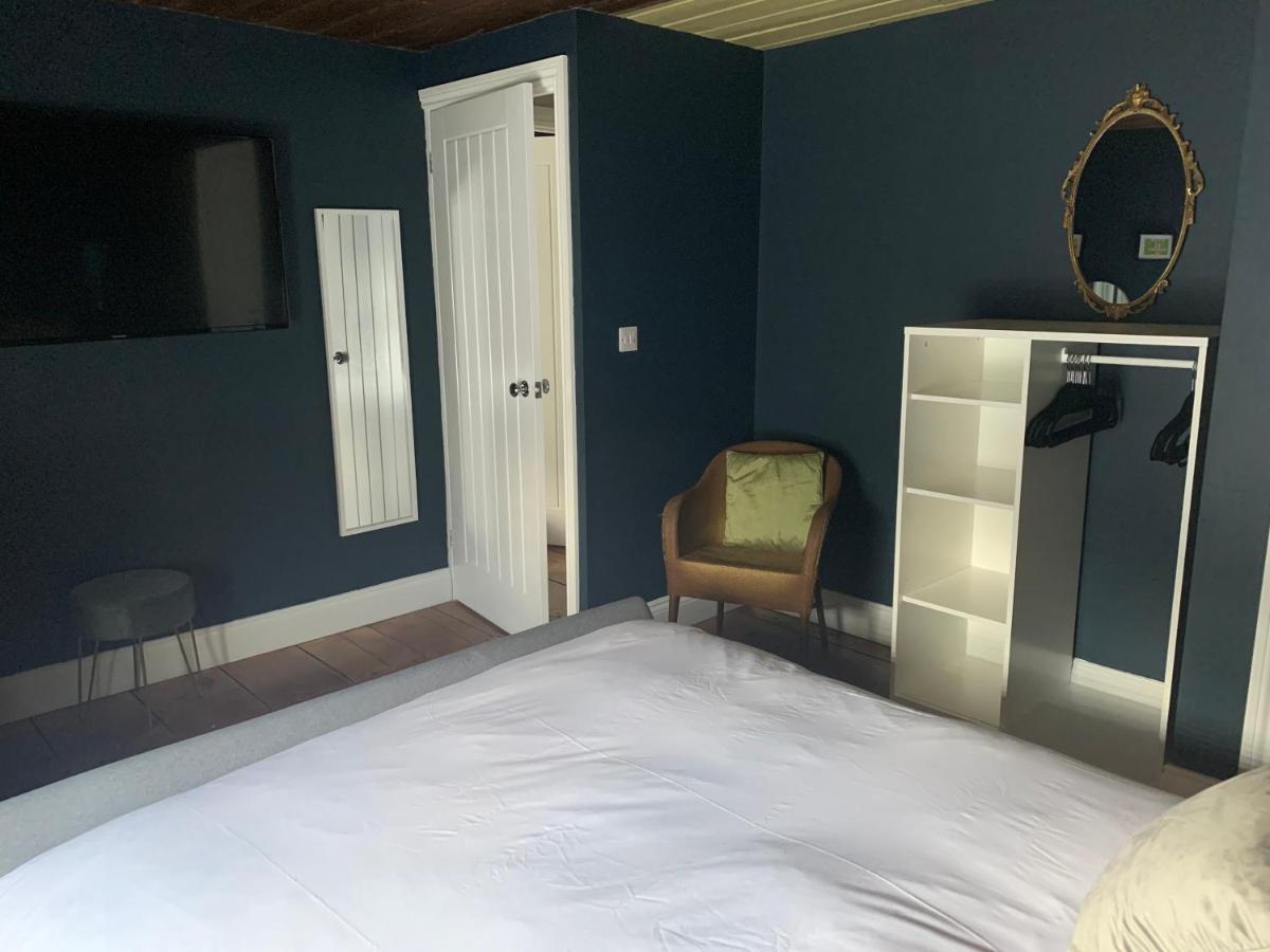 Min-Y-Fford Sleeps 6 Plus Pet Newport  Eksteriør billede