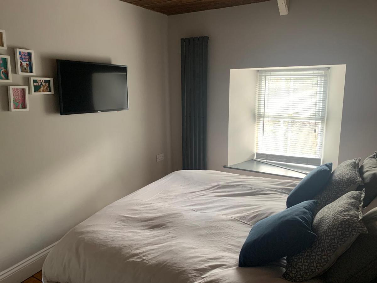 Min-Y-Fford Sleeps 6 Plus Pet Newport  Eksteriør billede